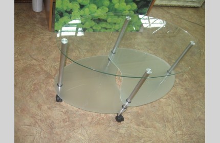 Скляний овальний столик
